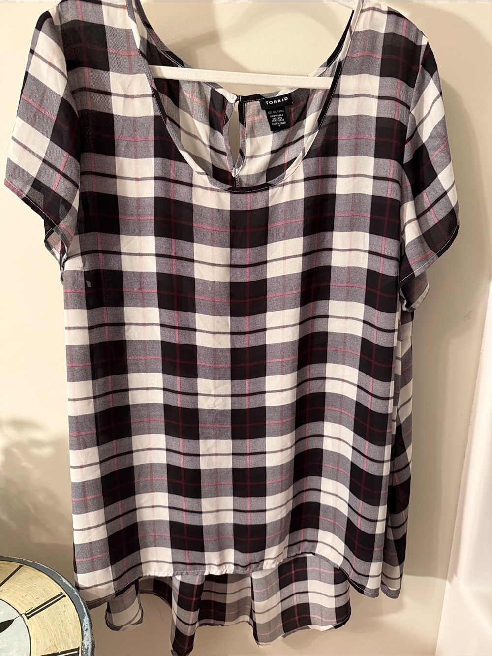 Torrid 3, Black, White & Red Plaid Short Sleeve Tunic lightweight and flowy